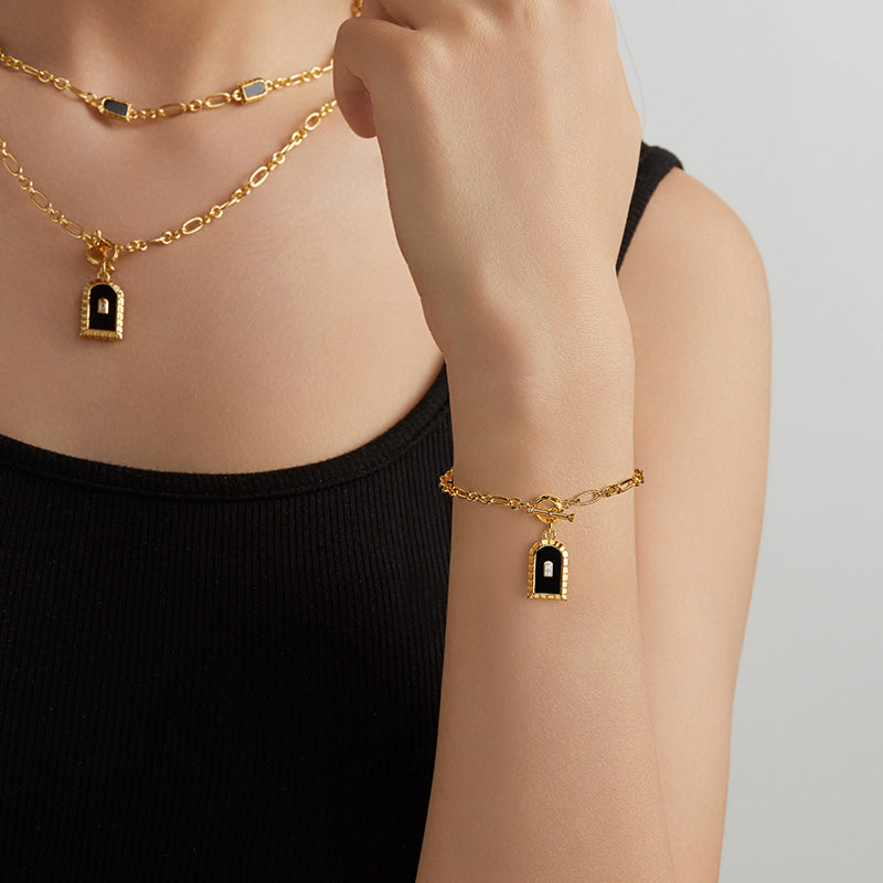 Arch Black Onyx Bracelet